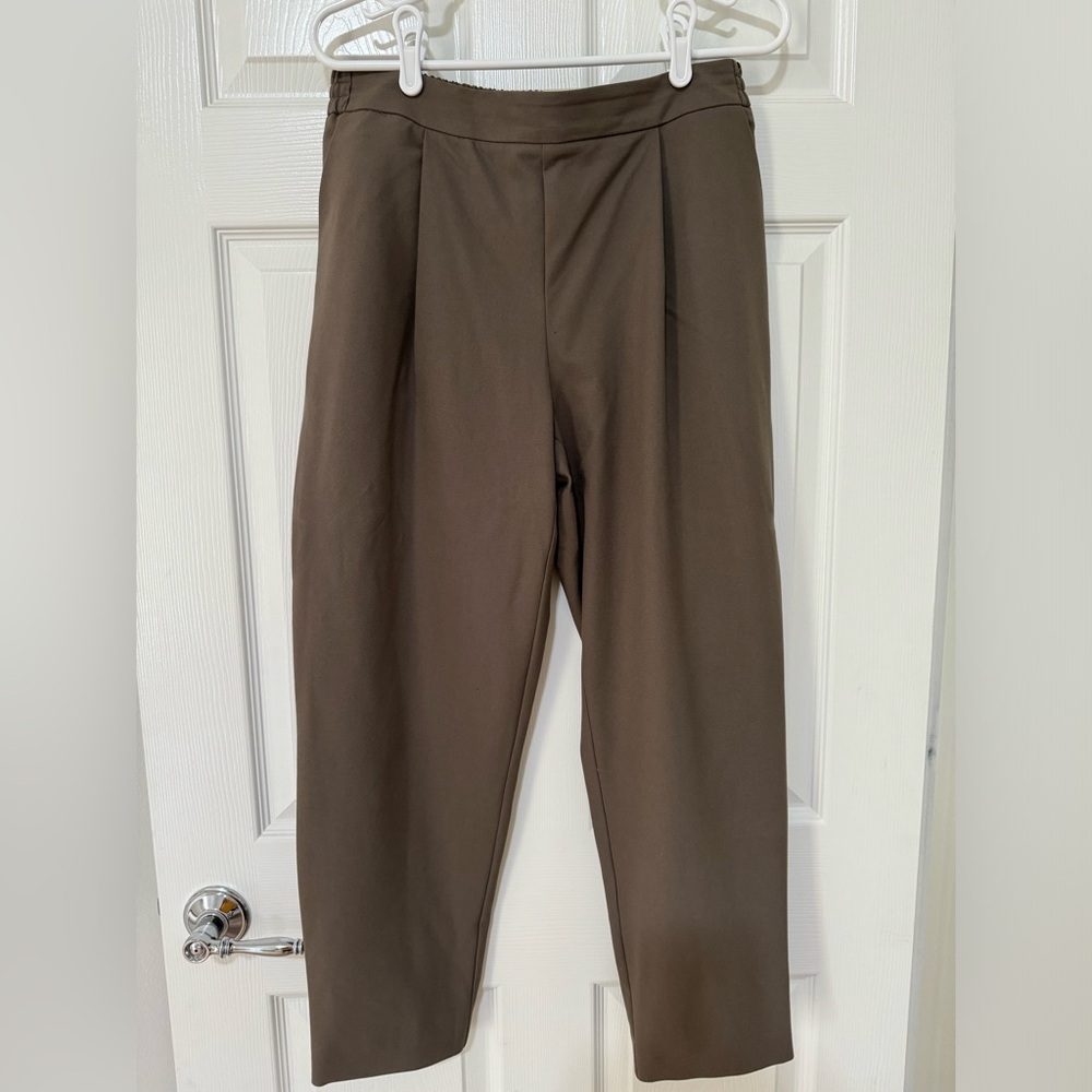 Trousers with elastic waste
